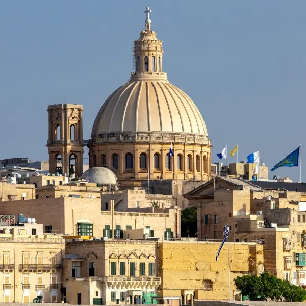 "מדינה: גלו את הקסם במפגש התרבויות של המזרח והמערב"