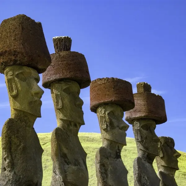 גלה את סודות פסלי הענק של אי הפסחא במעמקי האוקיינוס!